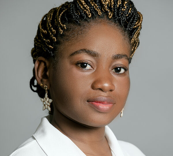 2_Leila-Valeska-MABICKA-MABICKA-Chef-de-Service-Comptabilite-600x540.jpg